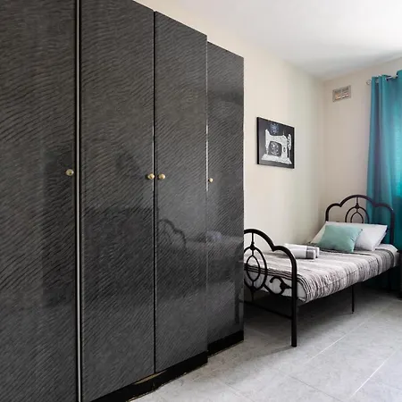 Letcom Apartment